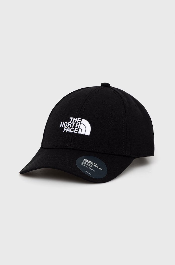 The North Face Шапка в черно с апликация