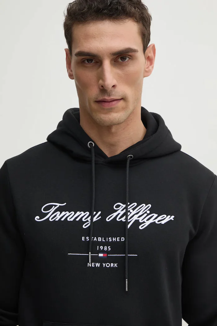 Tommy Hilfiger Суичър в черно с качулка с апликация MW0MW33631