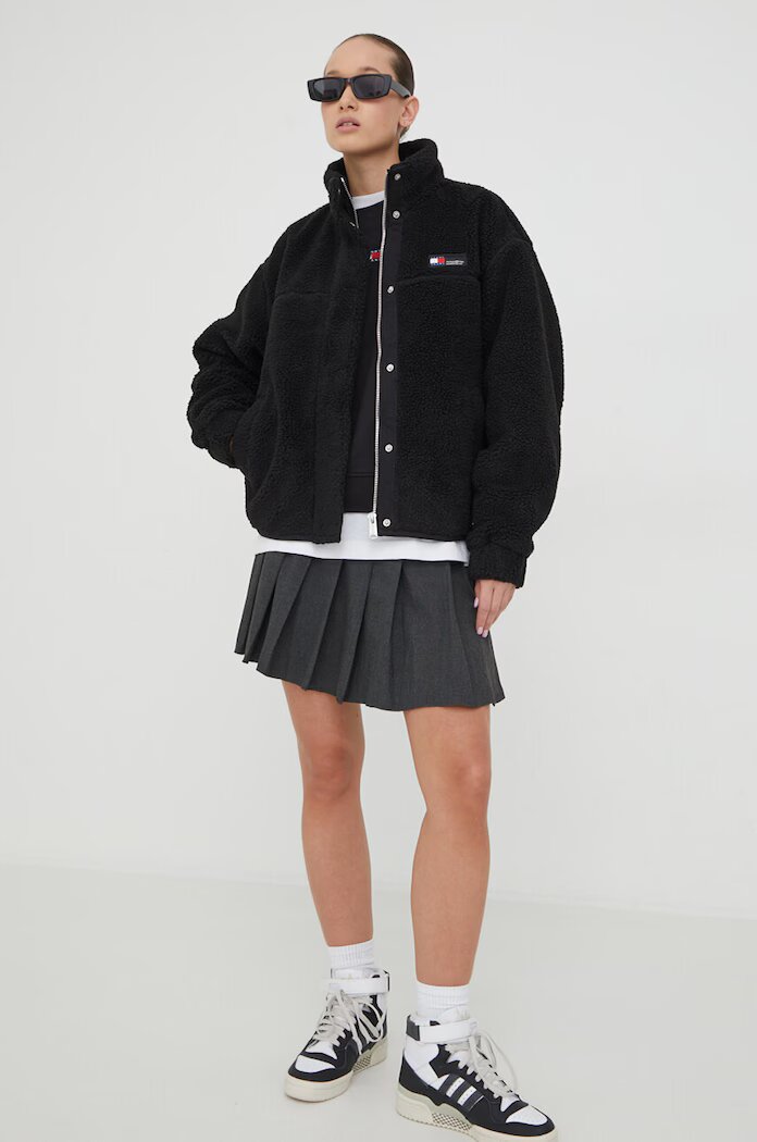 Tommy Jeans Памучен суичър в черно с апликация DW0DW17325