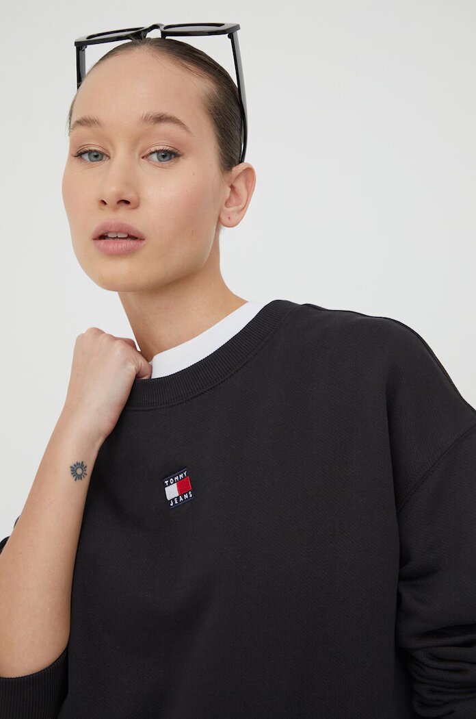 Tommy Jeans Памучен суичър в черно с апликация DW0DW17325