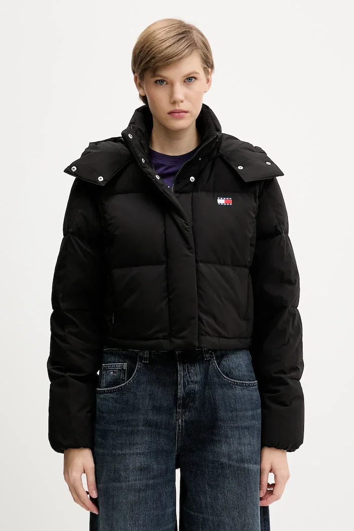 Tommy Jeans Пухено яке в черно зимен модел с уголемена кройка DW0DW21624