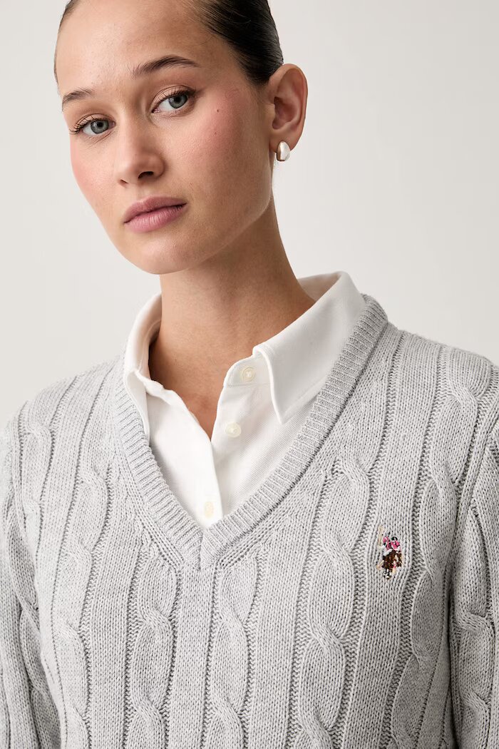 U.S. Polo Assn. пуловер дамски от памук V-NECK CABLE сив WUP0397