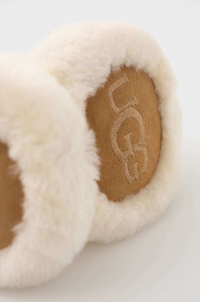 Ugg Вълнени наушници в кремаво от вълна