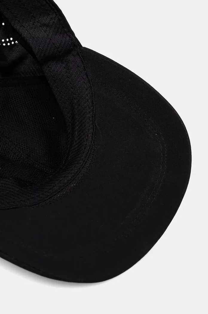 Under Armour Шапка с козирка Iso Chill Launch в черно с десен