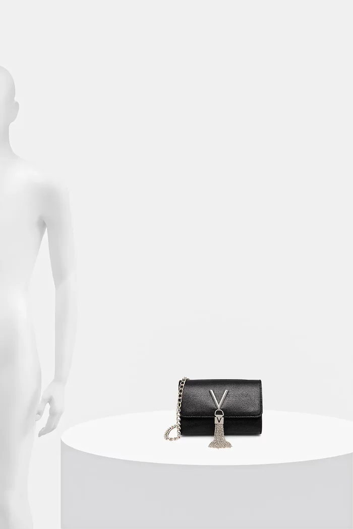 Valentino Bags Чанта в черно VBS1R403G