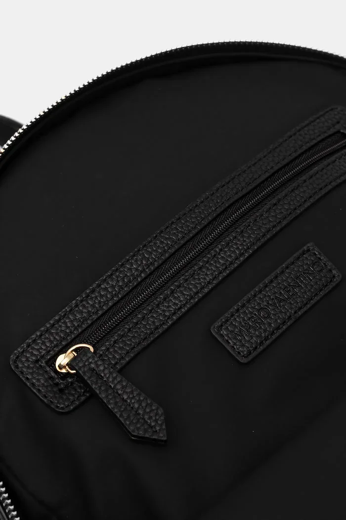 Valentino Bags Раница дамска в черно голям размер с изчистен дизайн VBS7LX02
