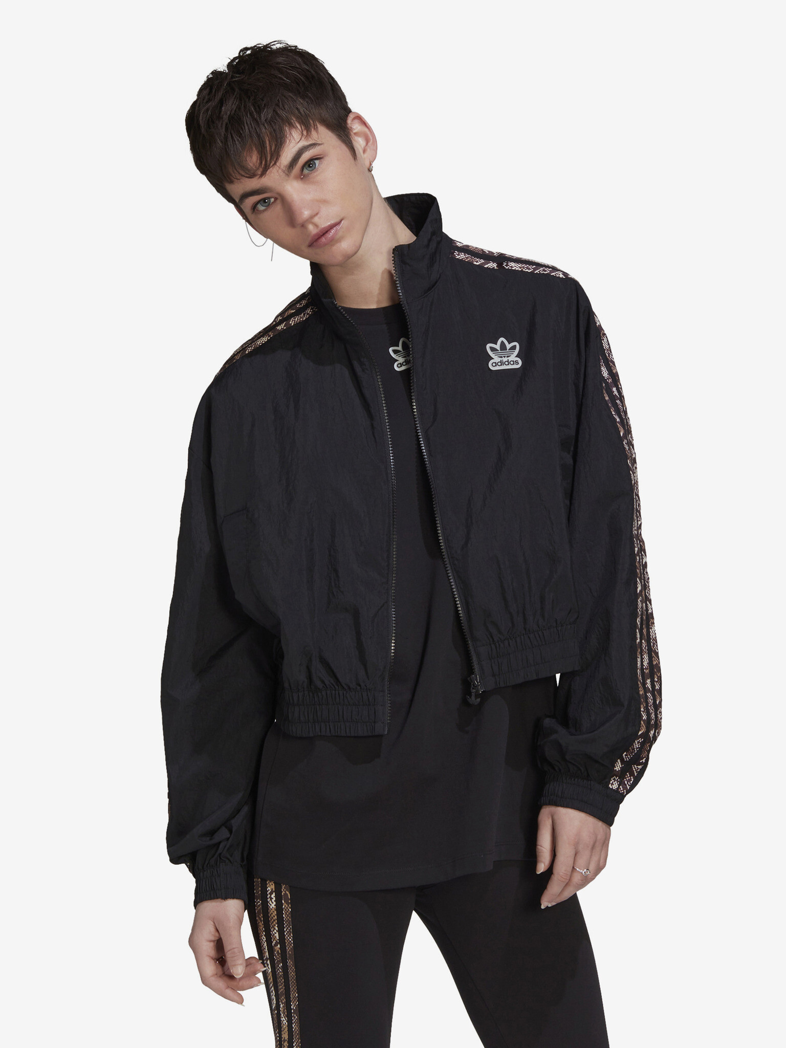 adidas Originals Windbreaker Яке Cheren - Pepit.bg