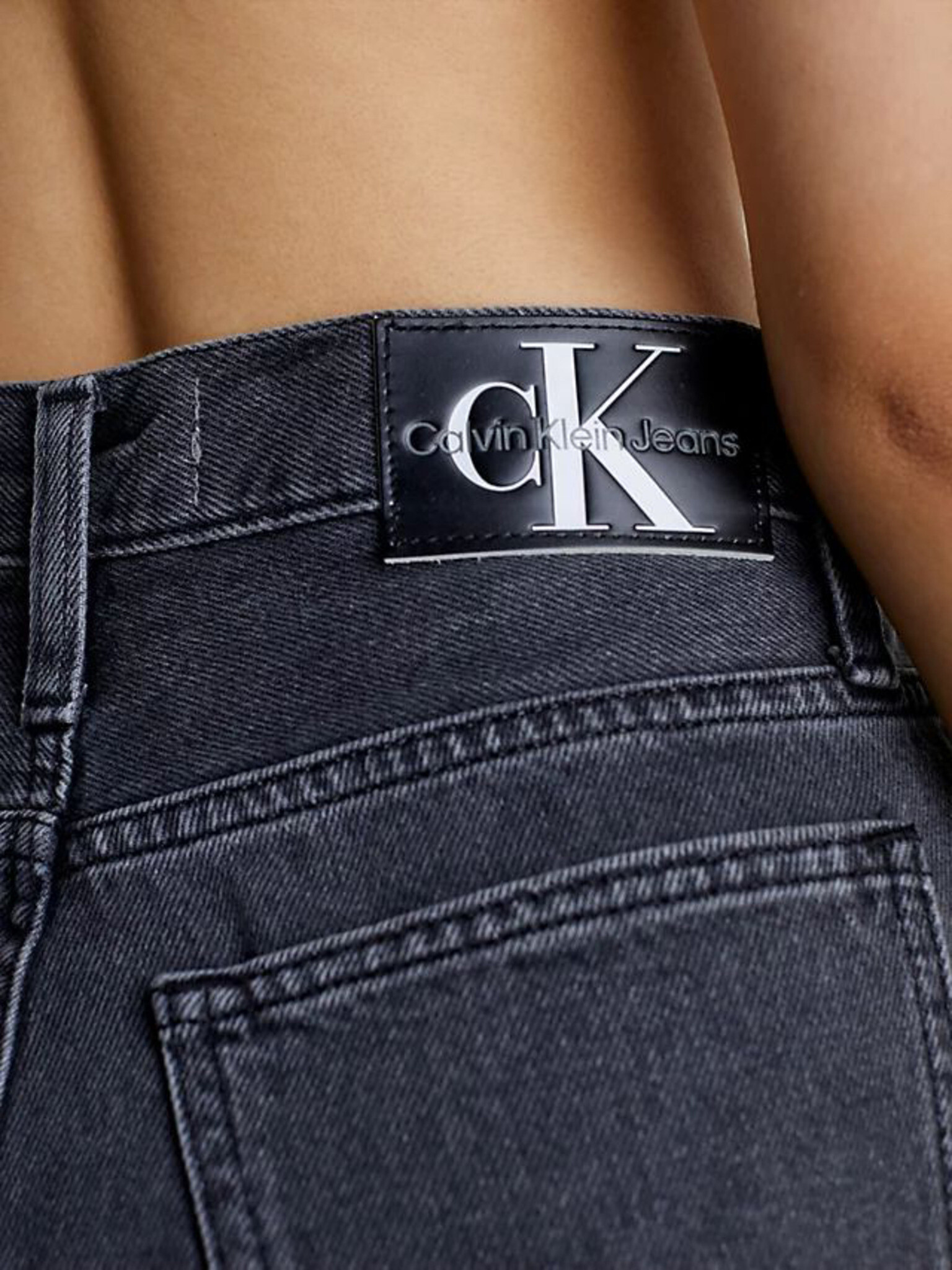 Calvin Klein Jeans Mom Шорти Cheren - Pepit.bg