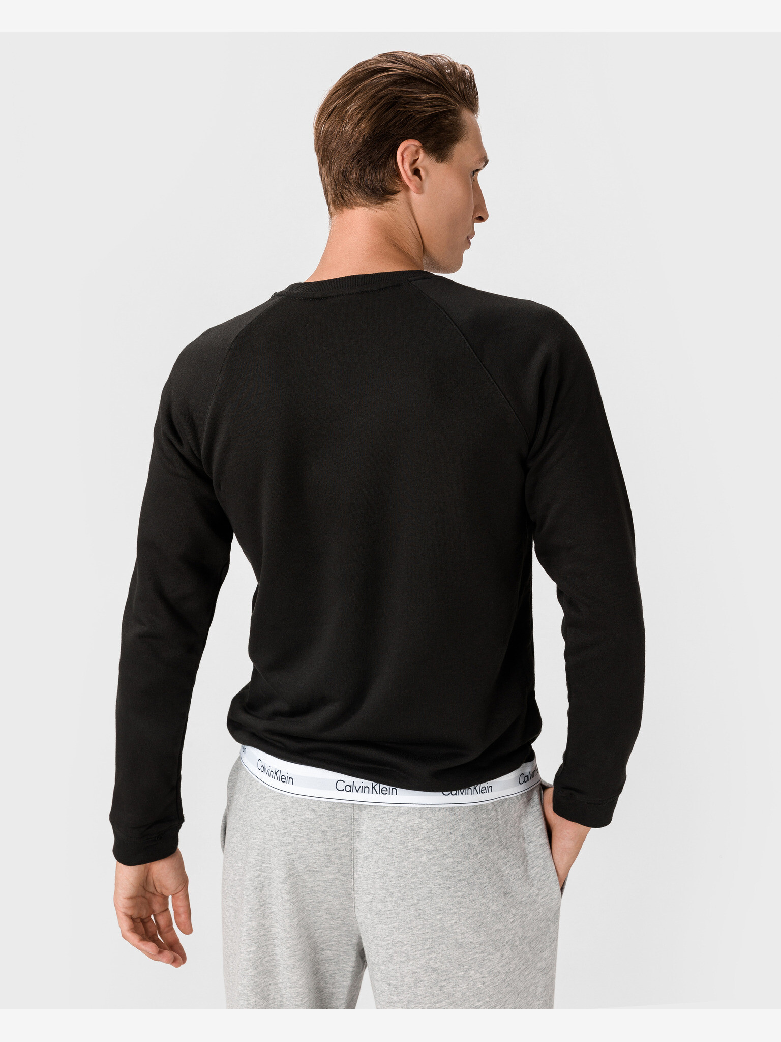 Calvin Klein Sweatshirt Cheren - Pepit.bg