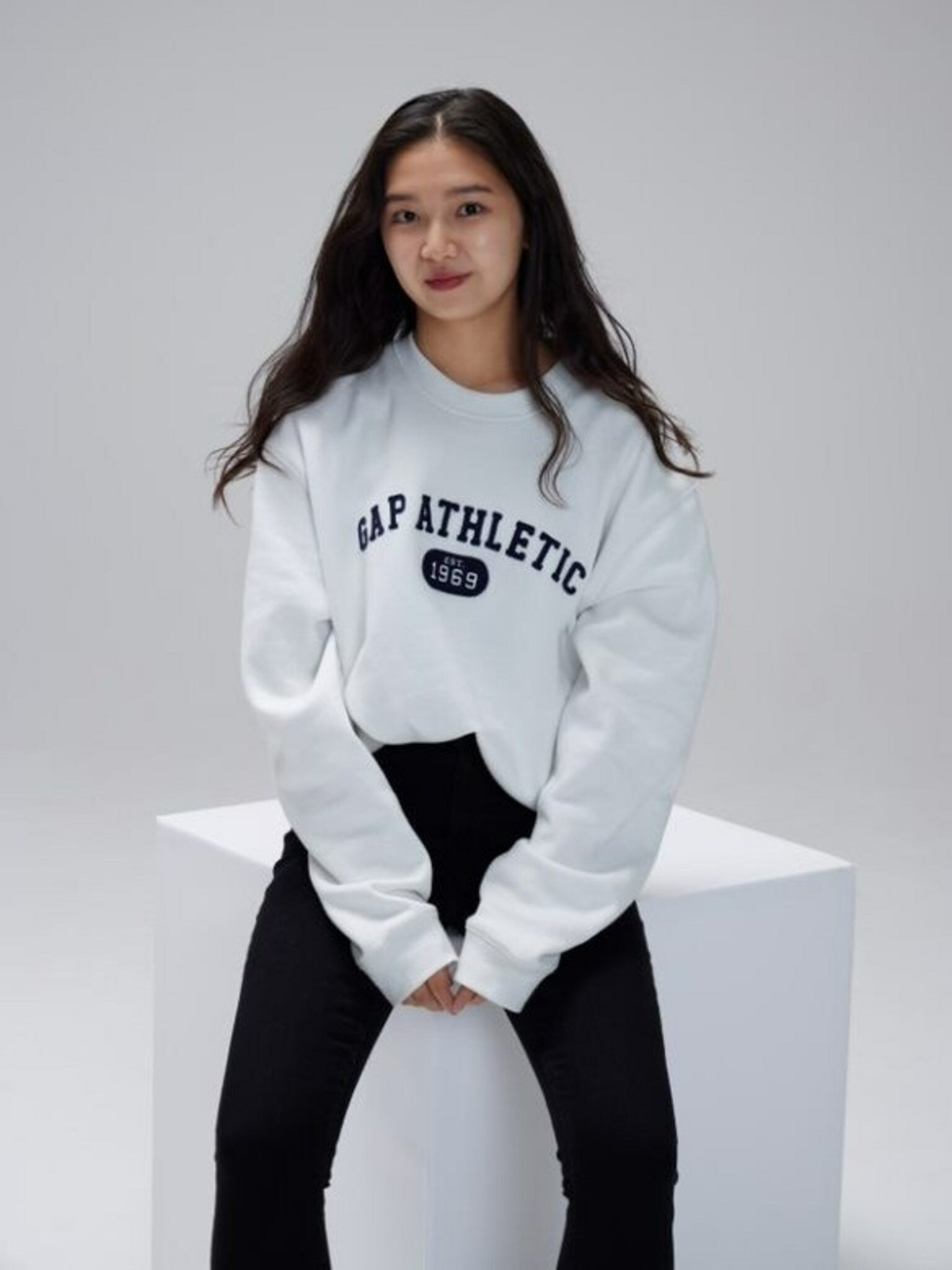 GAP Athletic Sweatshirt Byal - Pepit.bg