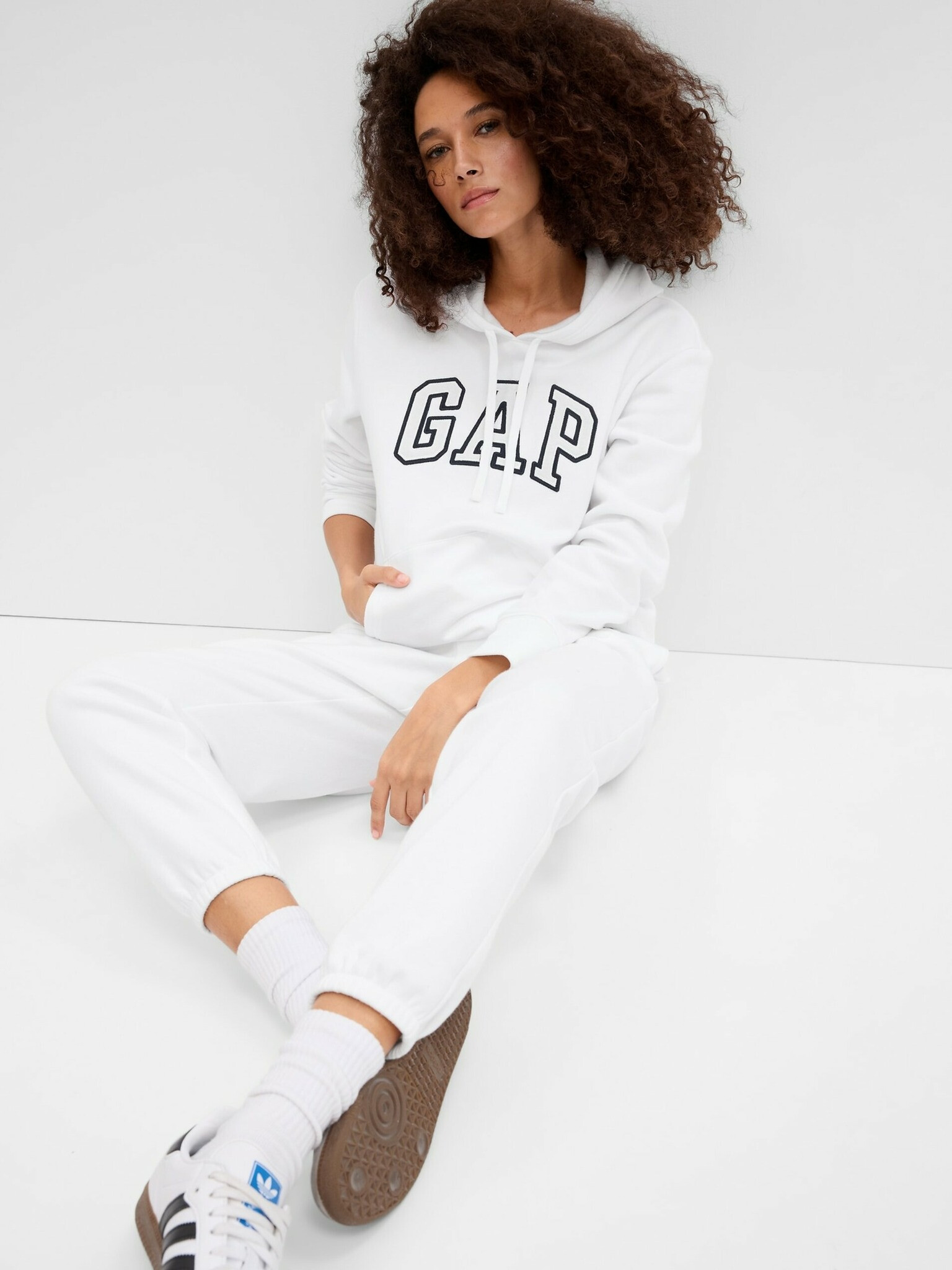 GAP Sweatshirt Byal - Pepit.bg