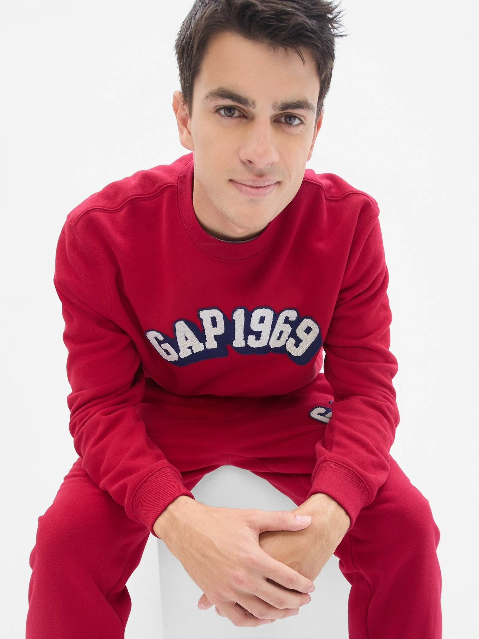 GAP Sweatshirt Cherven - Pepit.bg