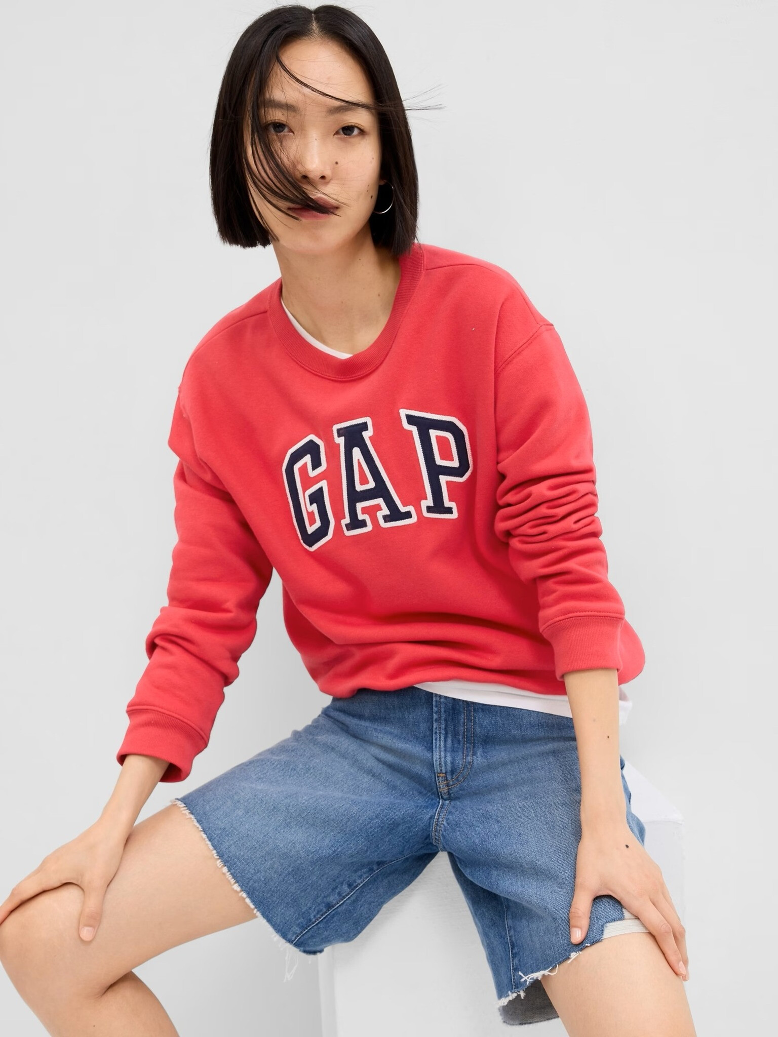 GAP Sweatshirt Cherven - Pepit.bg