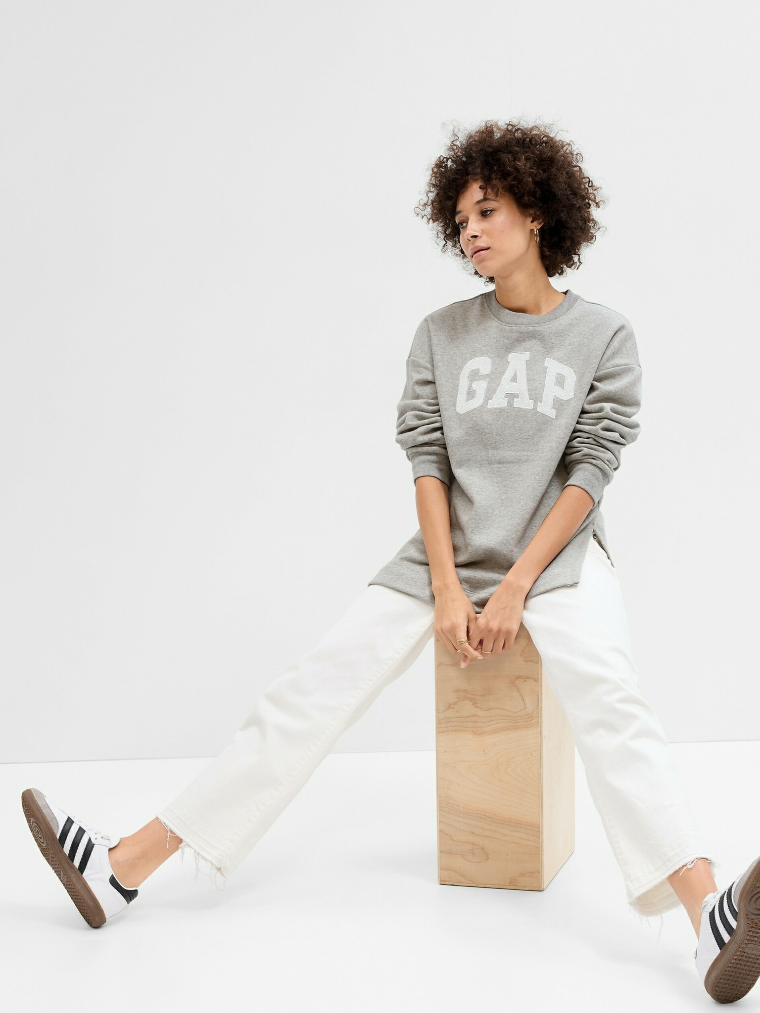 GAP Sweatshirt Siv - Pepit.bg