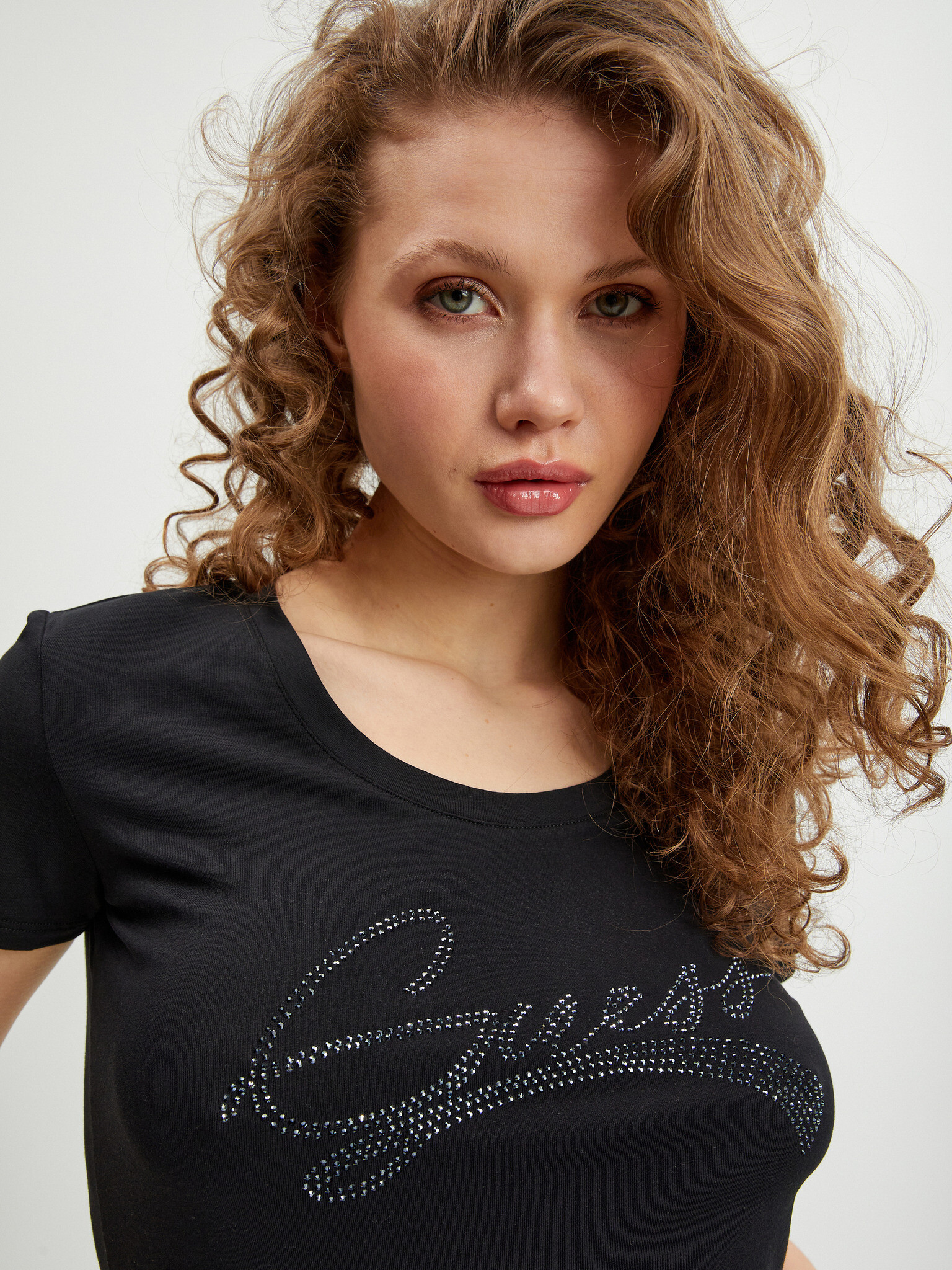 Guess Adelina T-shirt Cheren - Pepit.bg