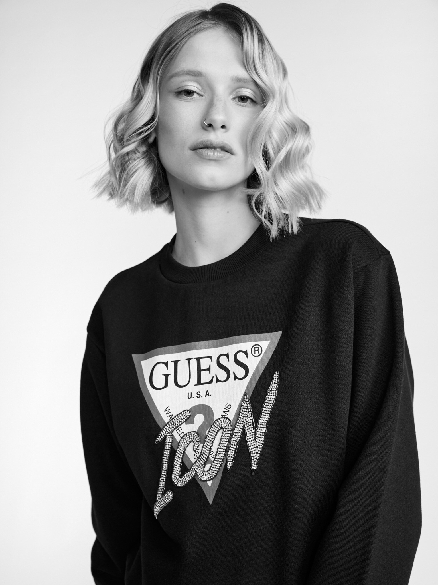 Guess Sweatshirt Cheren - Pepit.bg