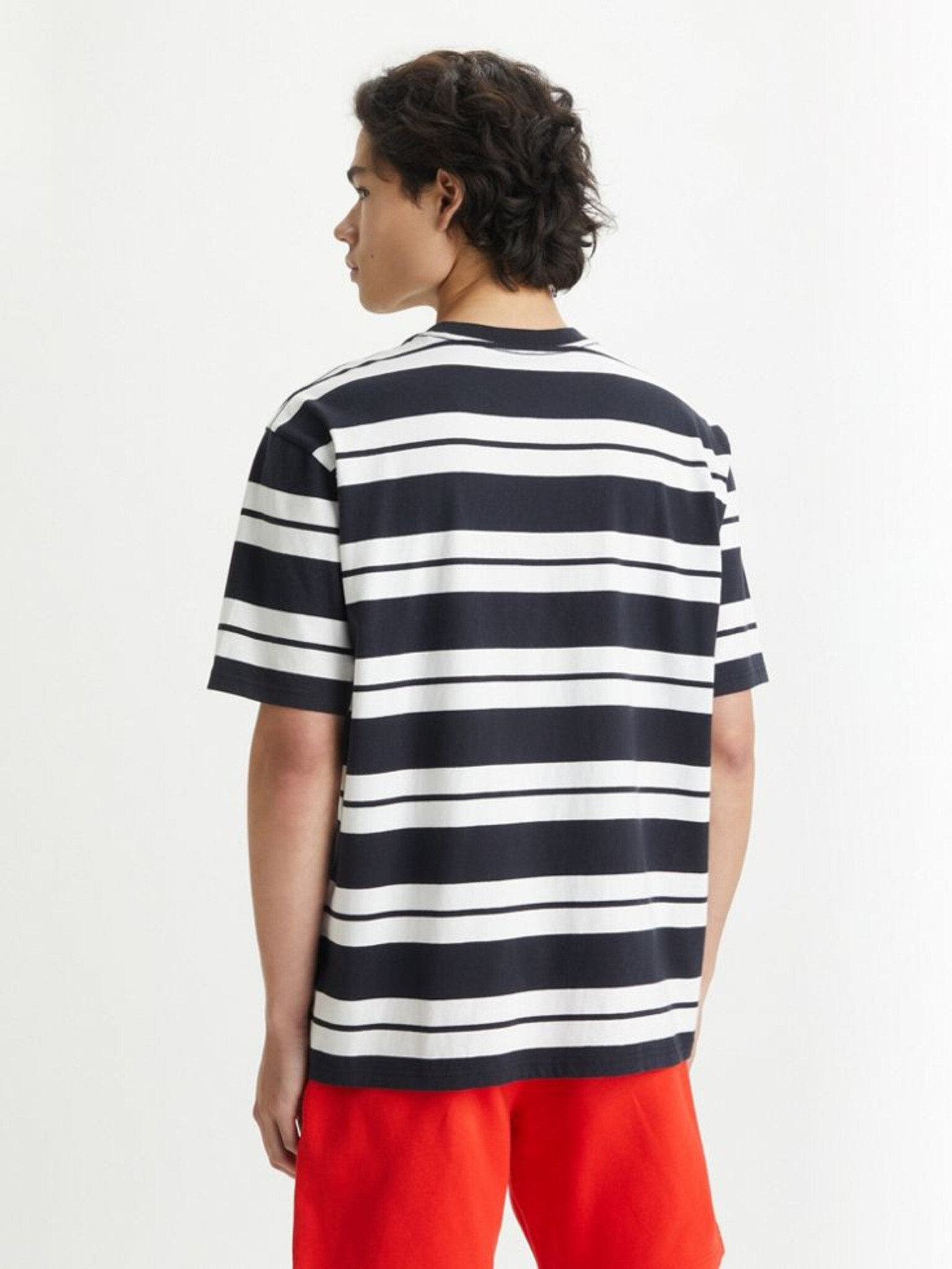 Levi's® Stay Loose Graphic PKT T Strip T-shirt Byal - Pepit.bg