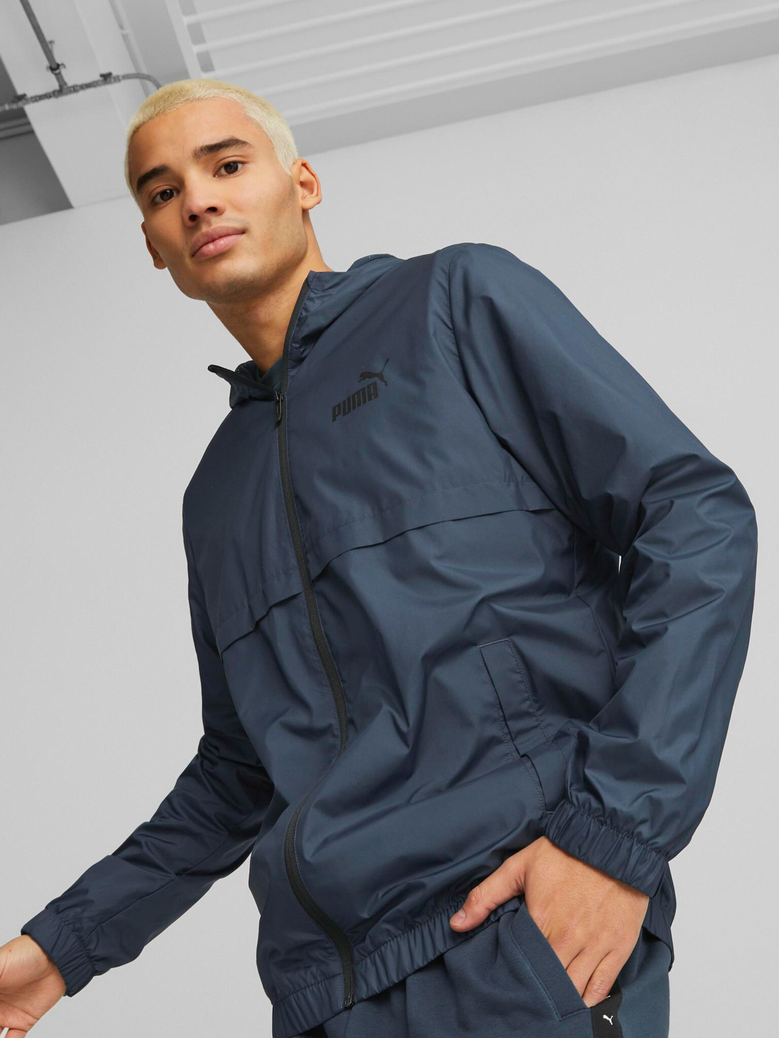 Puma ESS Solid Windbreaker Яке Sin - Pepit.bg