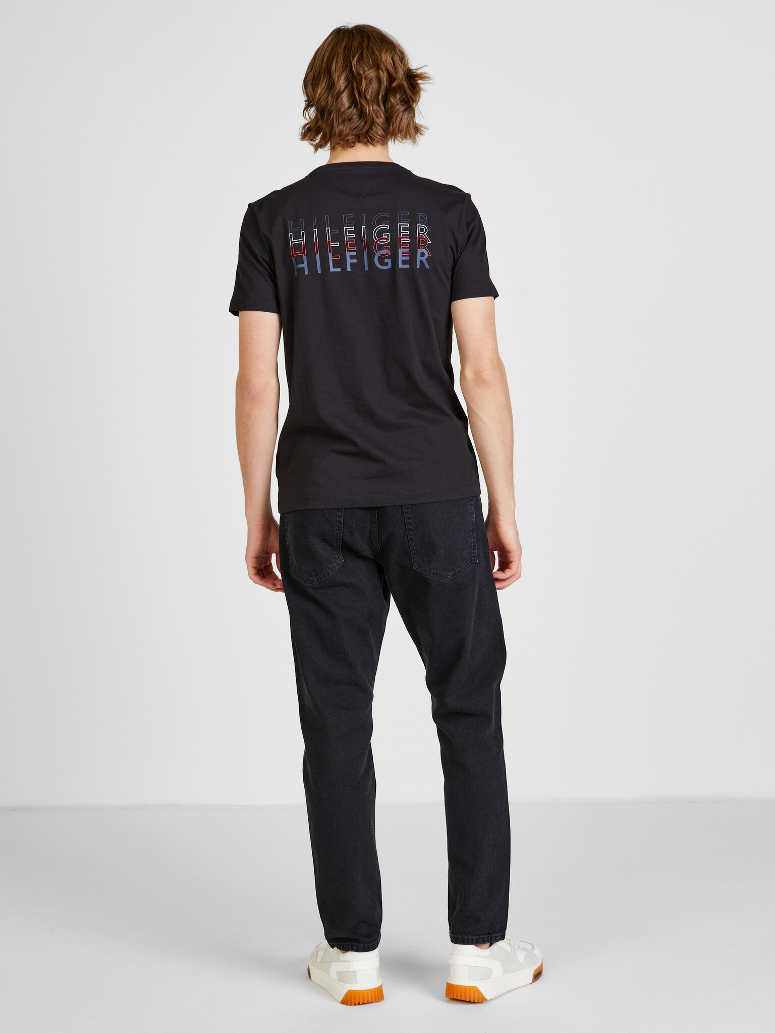 Tommy Hilfiger T-shirt Cheren - Pepit.bg