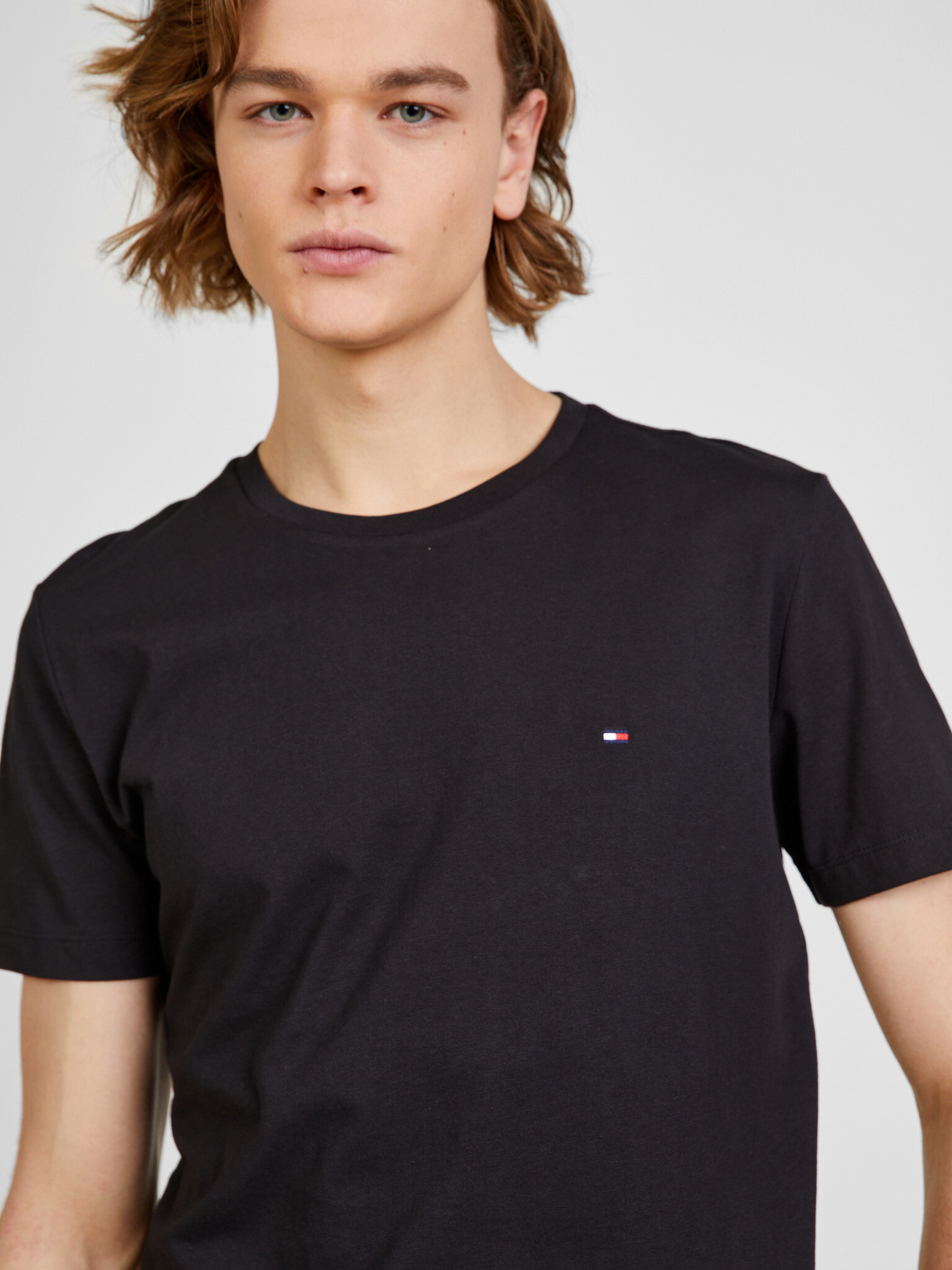 Tommy Hilfiger T-shirt Cheren - Pepit.bg