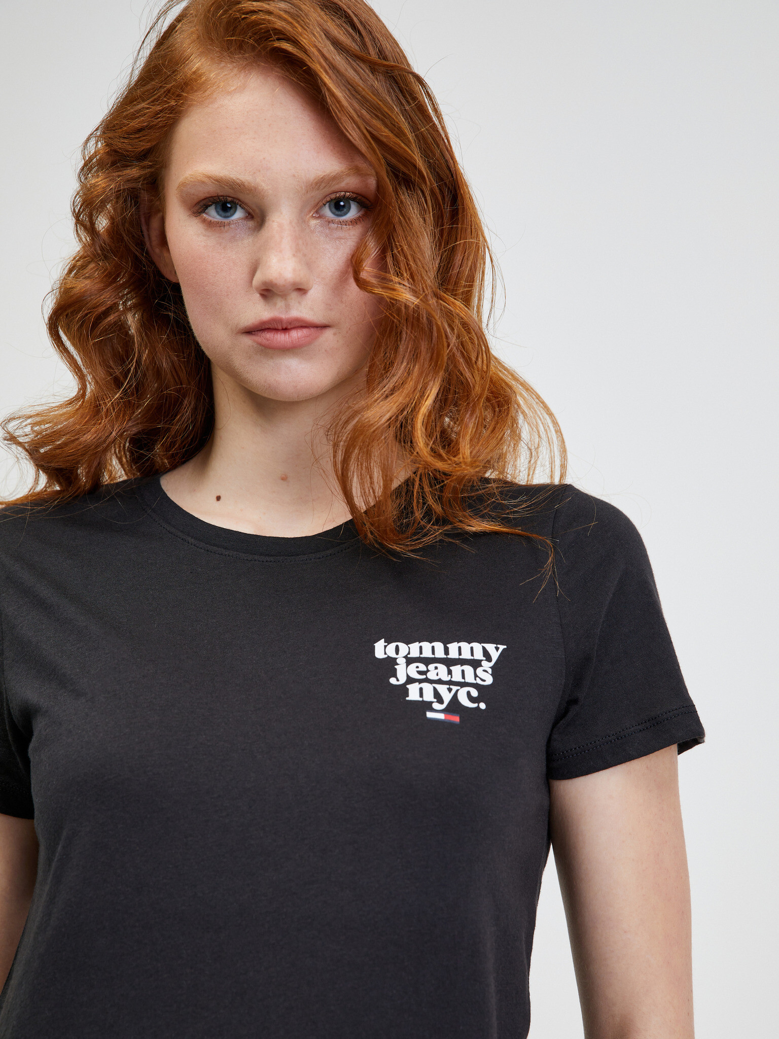 Tommy Jeans T-shirt Cheren - Pepit.bg