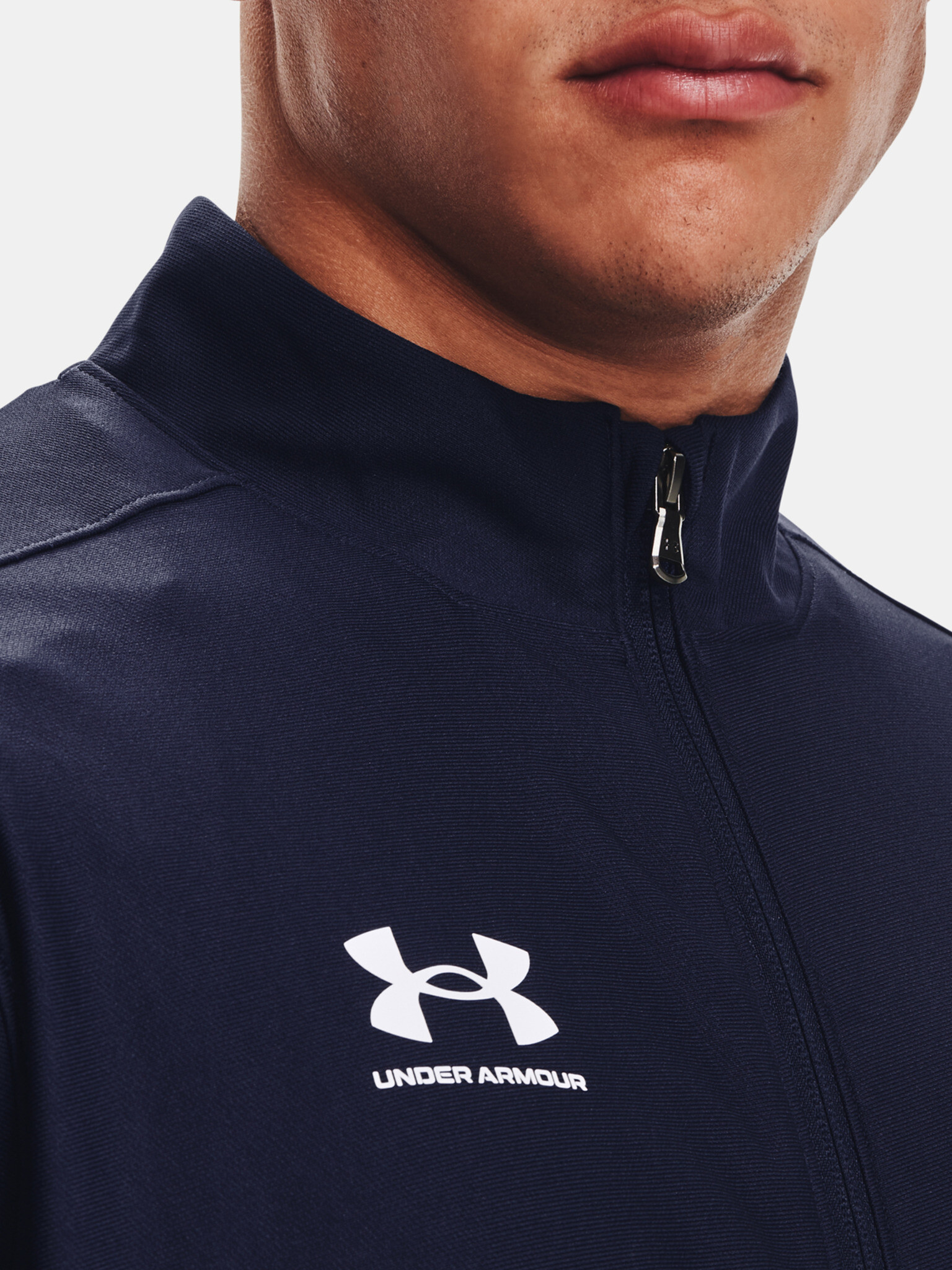 Under Armour Challenger Track Яке Sin - Pepit.bg