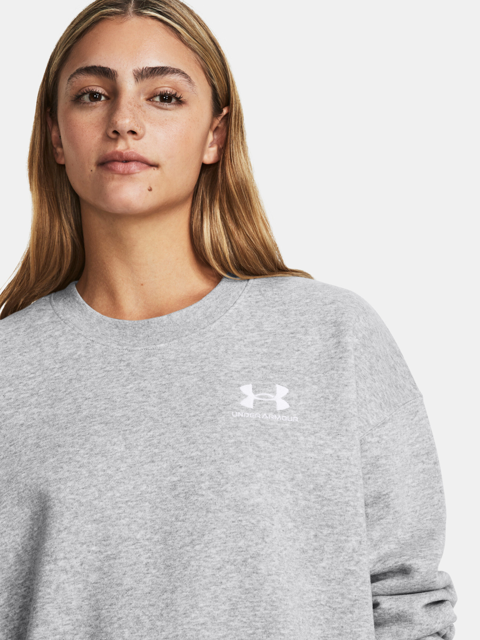 Under Armour Essential Flc OS Crew Sweatshirt Siv - Pepit.bg