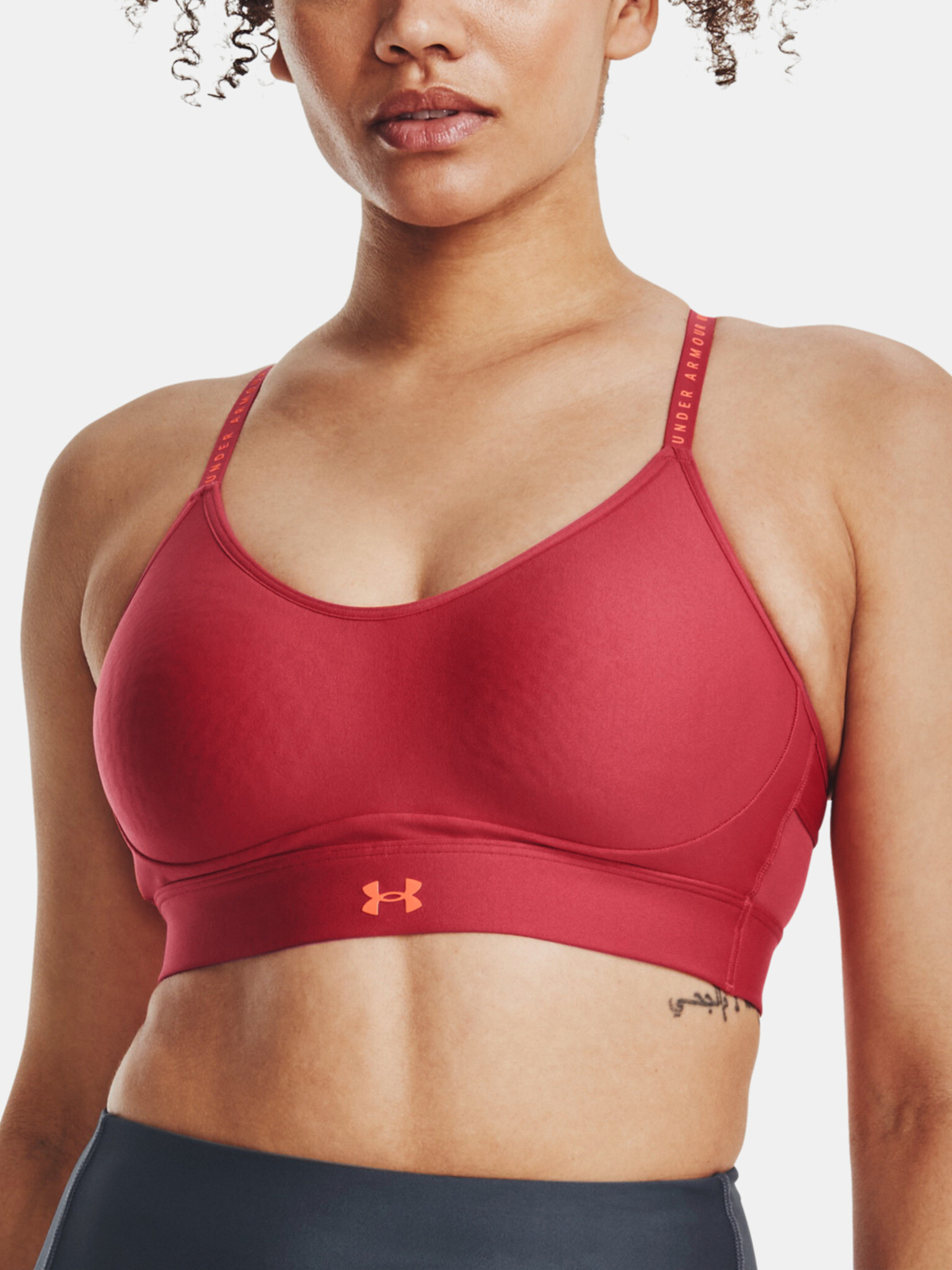 Under Armour Infinity Covered Low-RED Cпортен Сутиен Cherven - Pepit.bg