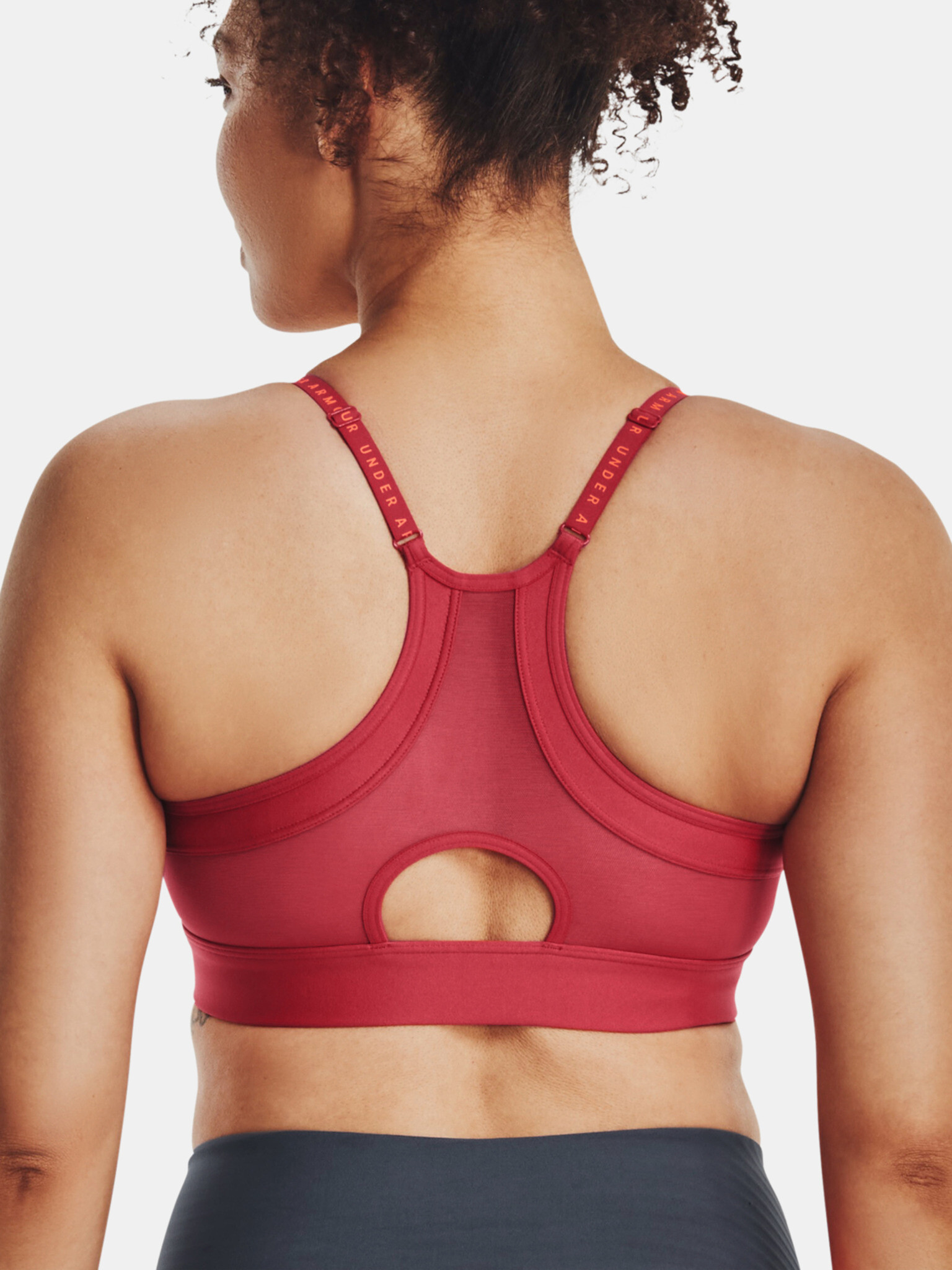 Under Armour Infinity Covered Low-RED Cпортен Сутиен Cherven - Pepit.bg