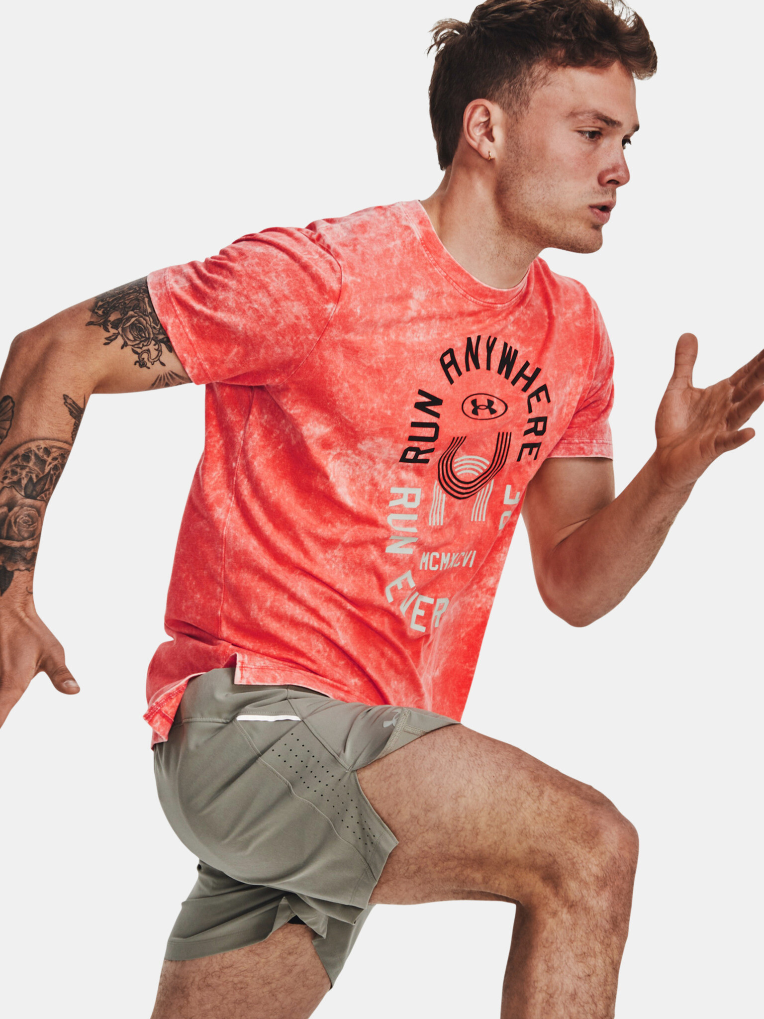 Under Armour Run Anywhere T-shirt Cherven - Pepit.bg