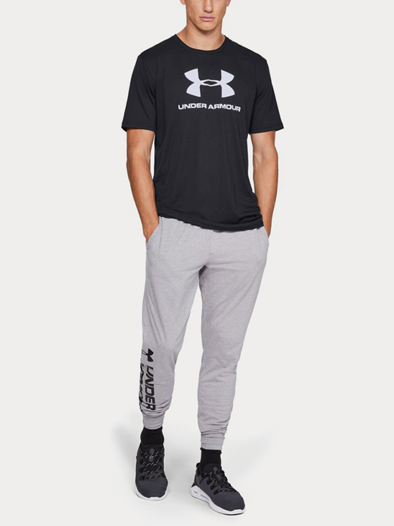 Under Armour Sportstyle T-shirt Cheren - Pepit.bg