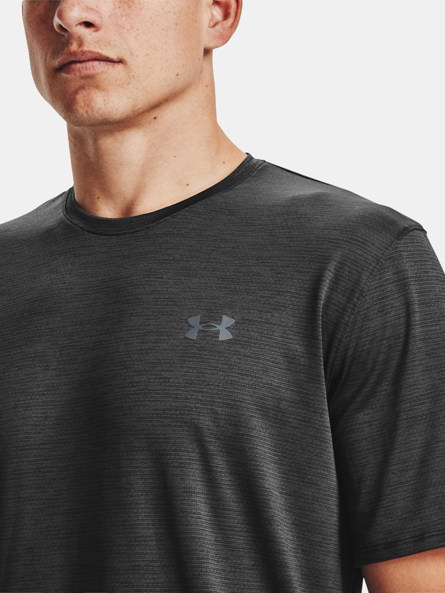 Under Armour Training Vent 2.0 SS T-shirt Cheren - Pepit.bg