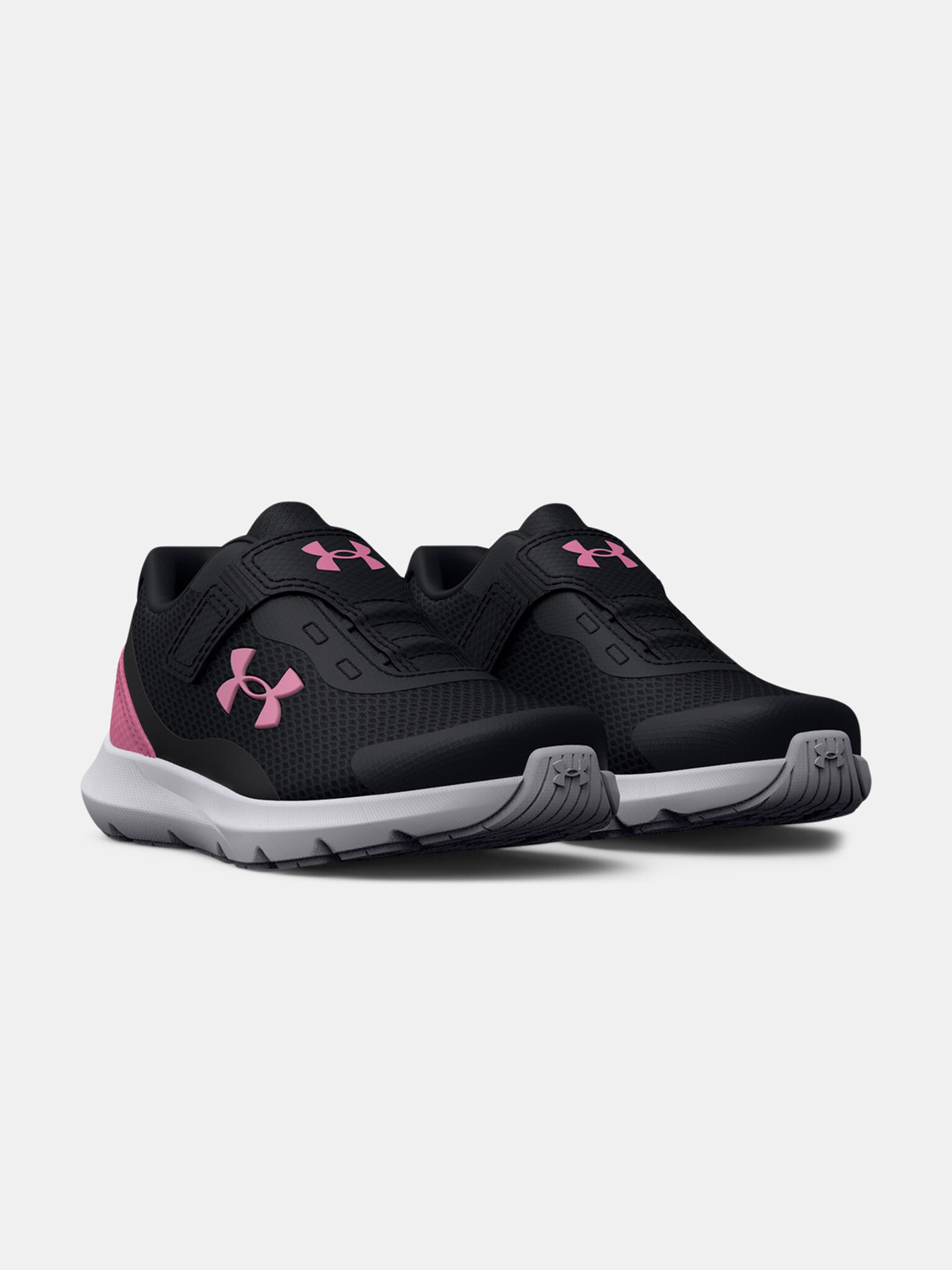 Under Armour UA GINF Surge 3 AC Спортни обувки детски Cheren - Pepit.bg