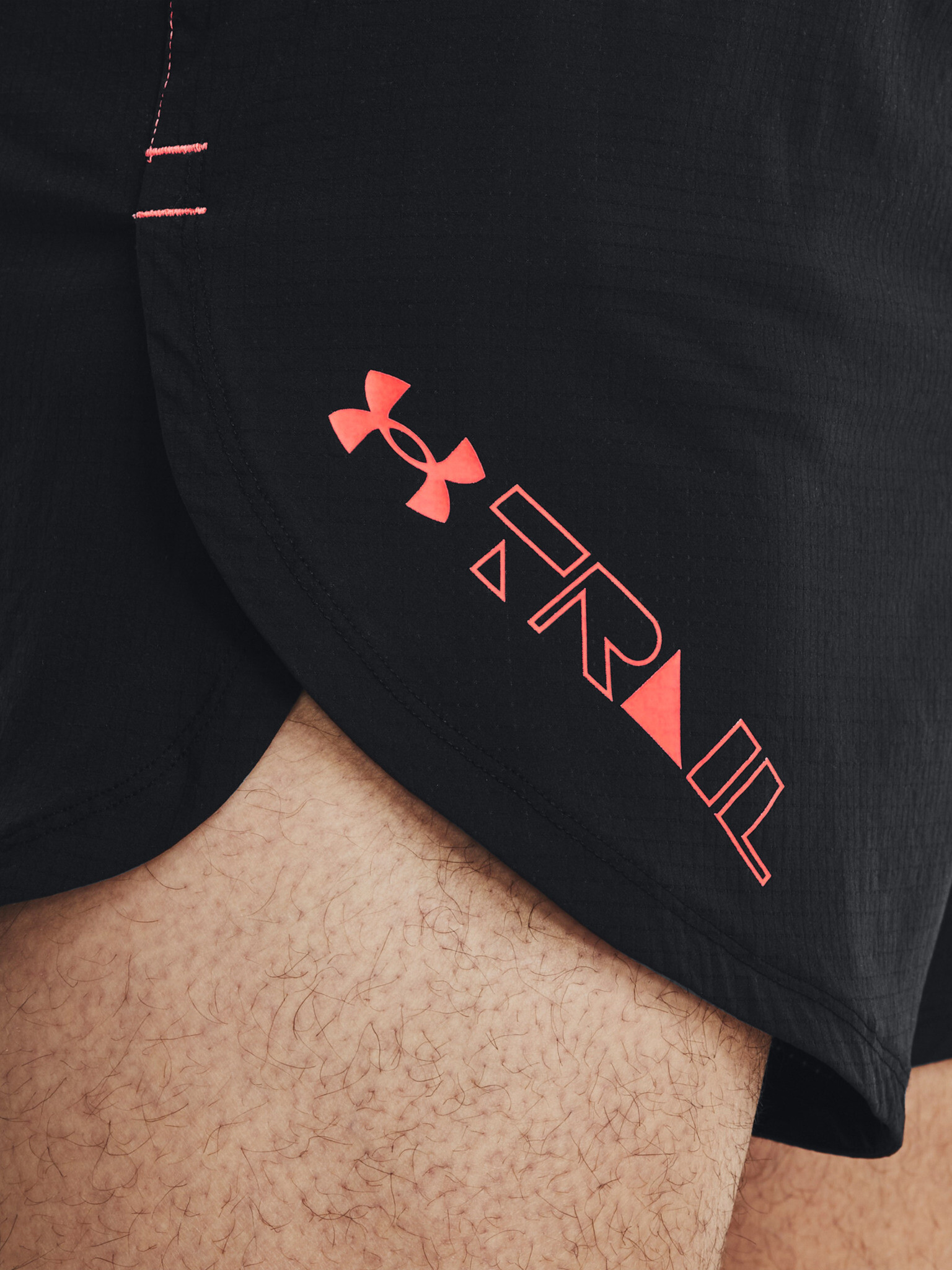 Under Armour UA SpeedPocket Trail Къси панталони Cheren - Pepit.bg