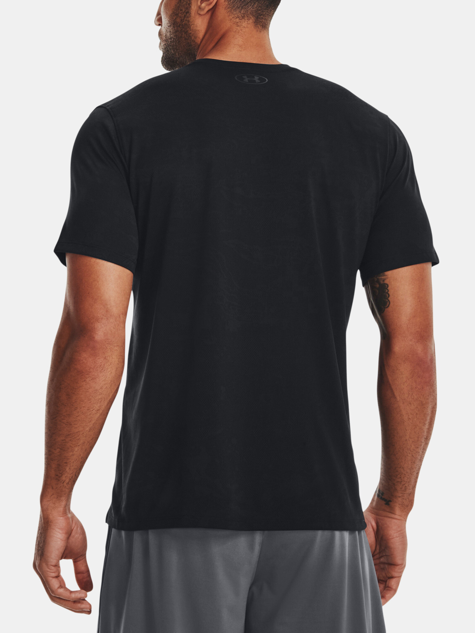 Under Armour UA Tech Vent Jacquard SS-BLK T-shirt Cheren - Pepit.bg