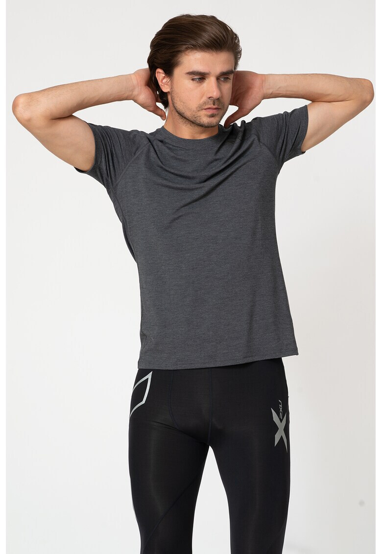 2XU Фитнес тениска с овално деколте - Pepit.bg