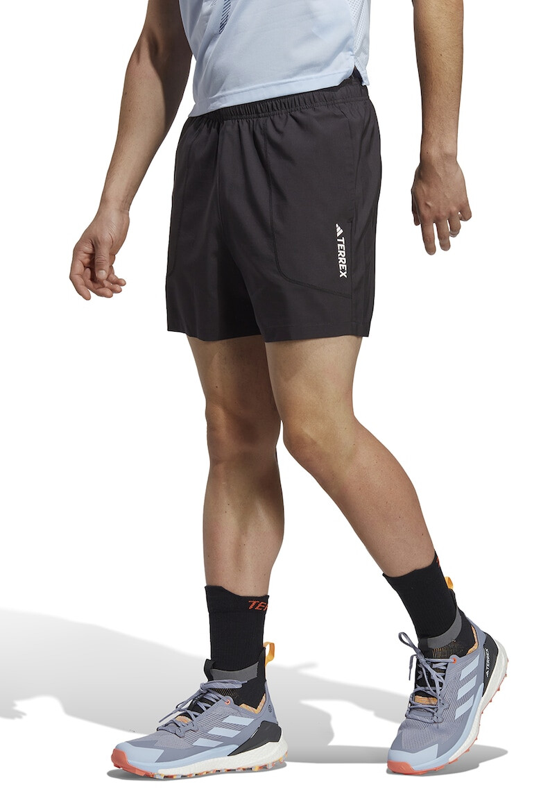 adidas Performance Къс хайкинг панталон Terrex - Pepit.bg