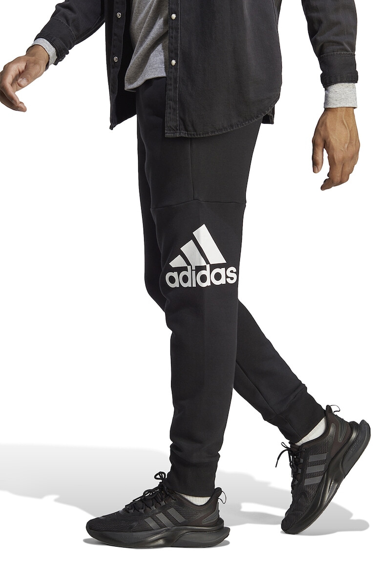 adidas Sportswear Спортен панталон Essentials с джобове встрани - Pepit.bg