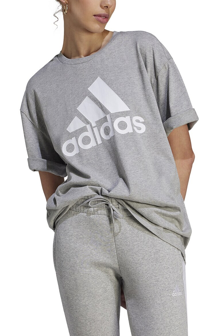 adidas Sportswear Уголемена тениска Essentials с лого - Pepit.bg