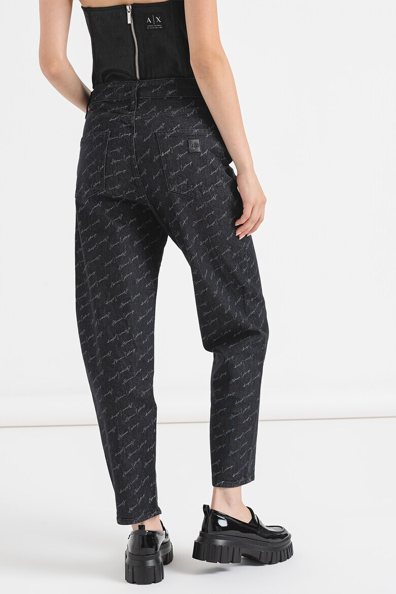 ARMANI EXCHANGE Дънки Mom с монограм - Pepit.bg