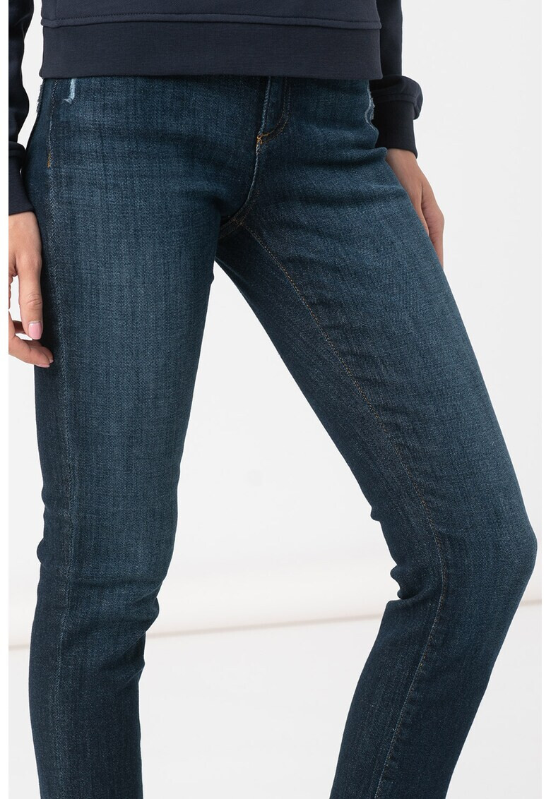 ARMANI EXCHANGE Дънки по тялото - Pepit.bg