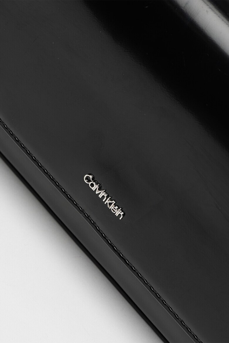 CALVIN KLEIN Чанта през рамо с капаче - Pepit.bg