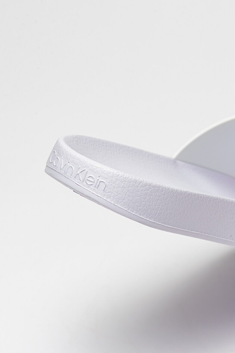 CALVIN KLEIN Чехли с релефно лого - Pepit.bg