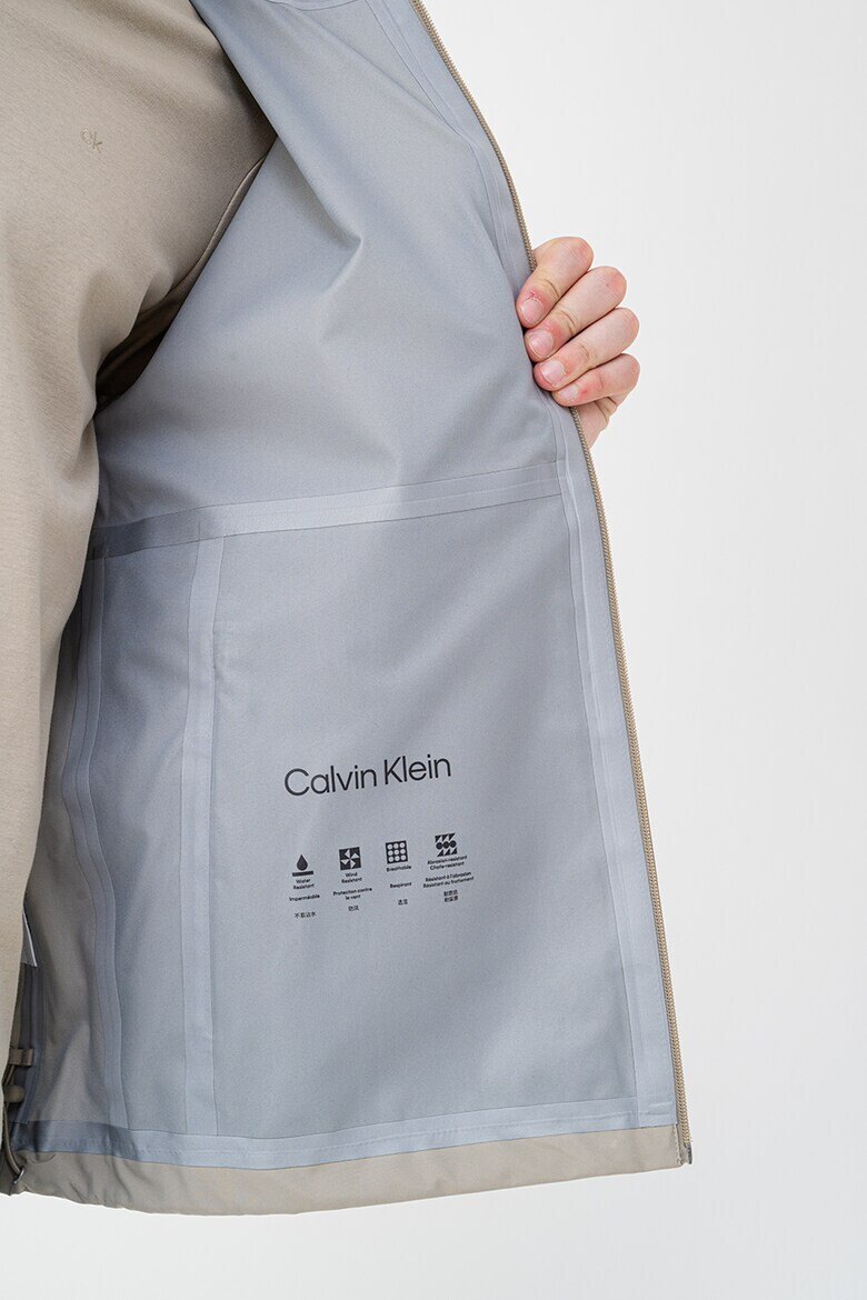 CALVIN KLEIN Яке с качулка и лого - Pepit.bg