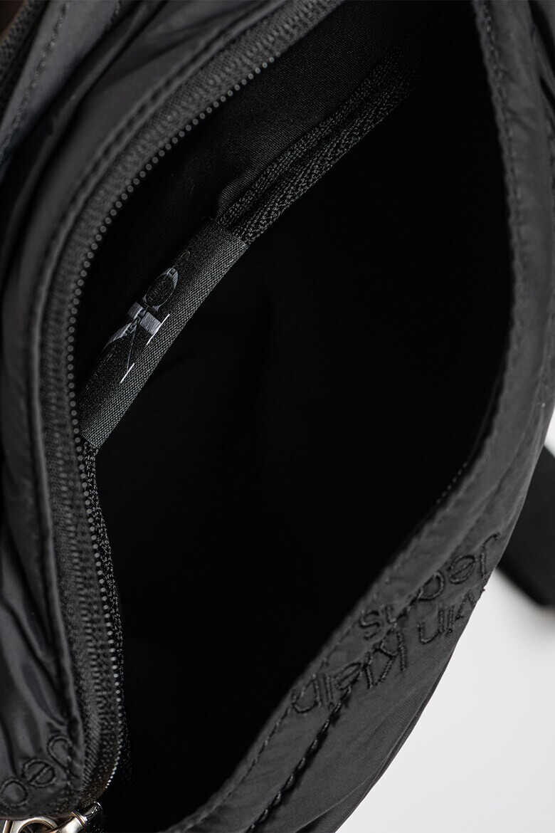 CALVIN KLEIN JEANS Чанта Essentials с бродирано лого - Pepit.bg