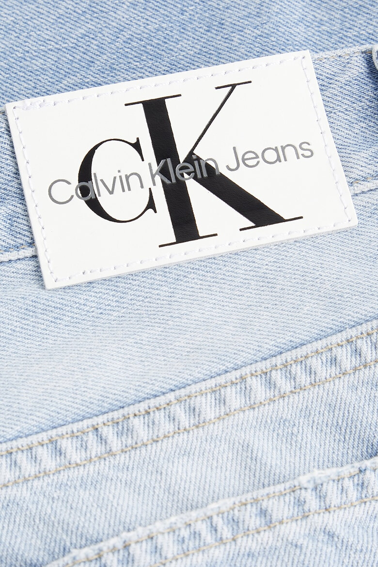 CALVIN KLEIN JEANS Дънки Mom с протрити зони на коленете - Pepit.bg