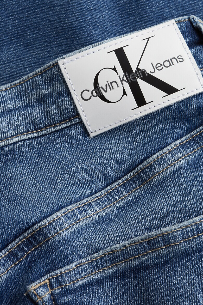 CALVIN KLEIN JEANS Прилепнали дънки с протрити зони - Pepit.bg