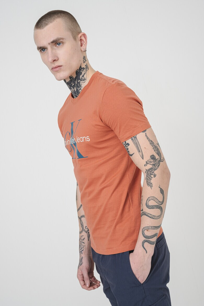 CALVIN KLEIN JEANS Слим тниска с лого - Pepit.bg
