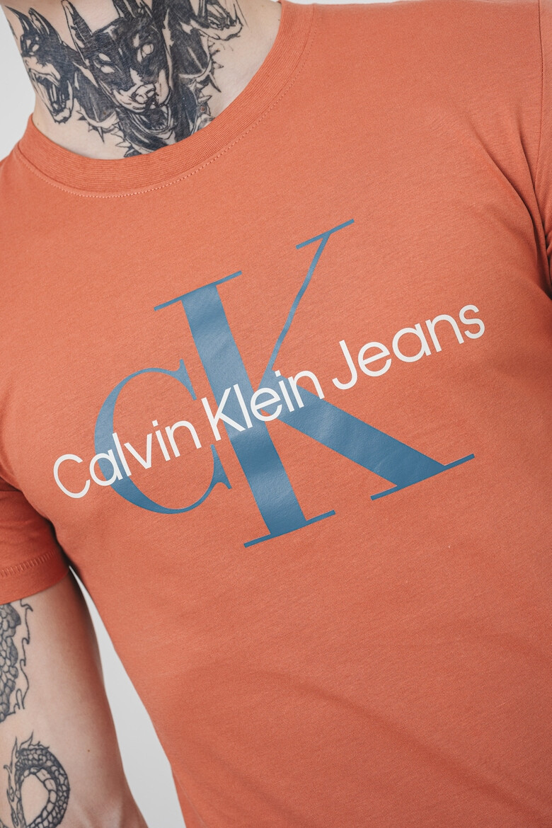 CALVIN KLEIN JEANS Слим тниска с лого - Pepit.bg