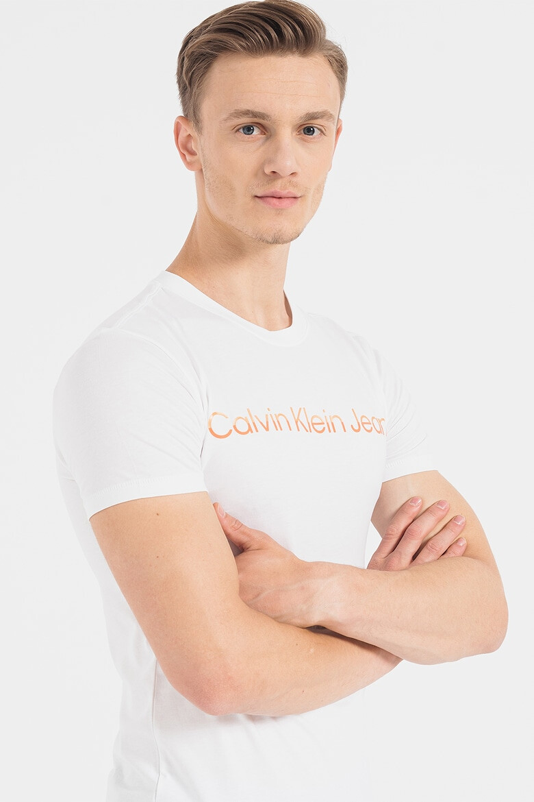 CALVIN KLEIN JEANS Тениска с овално деколте и лого - Pepit.bg